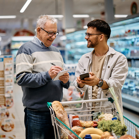 accompagnement aux courses avec personne âgée